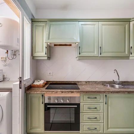 Benimar 28 * 아데제